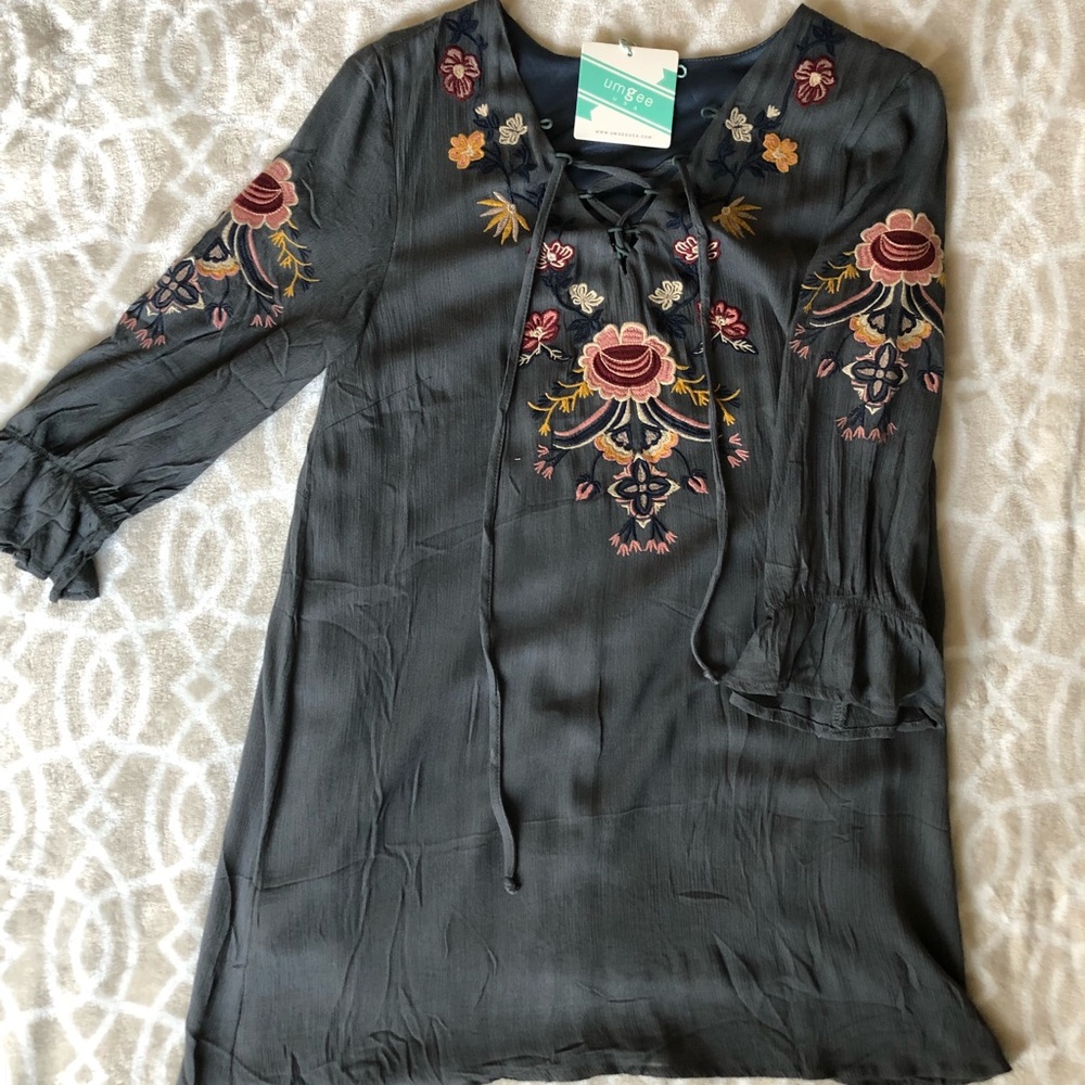 Gray floral tunic NWT!!